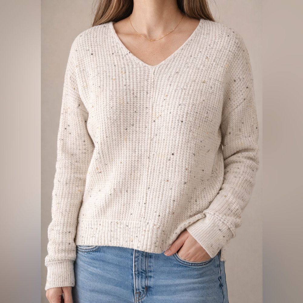 Cream Speckled V Neck Knit Sweater Women’s Medium Cozy Soft Pullover